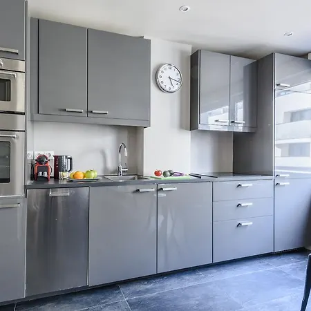 Apartman Refurbished Flat In Rue Cardinet, Sleeps 4 By Guestready Párizs