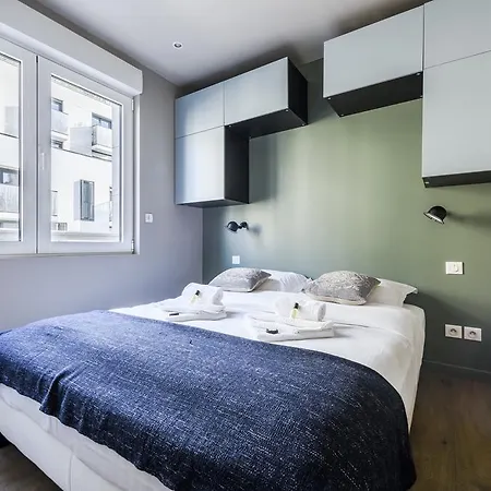 Refurbished Flat In Rue Cardinet, Sleeps 4 By Guestready Apartman