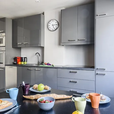 Refurbished Flat In Rue Cardinet, Sleeps 4 By Guestready Paris