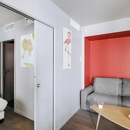Apartman Refurbished Flat In Rue Cardinet, Sleeps 4 By Guestready *