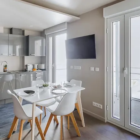 Refurbished Flat In Rue Cardinet, Sleeps 4 By Guestready Párizs