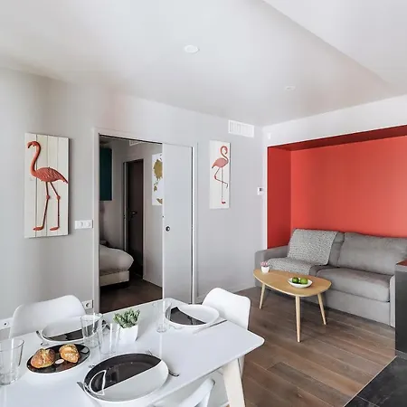 Refurbished Flat In Rue Cardinet, Sleeps 4 By Guestready * Paris